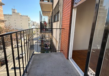 2 ambientes amplios al frente con balcon 