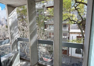 Monoambiente al frente con balcon 